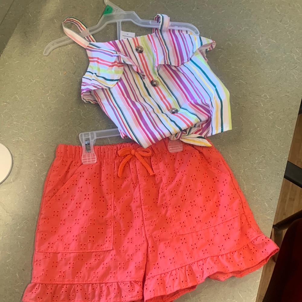 Girls size 5T shirt and shorts NWT.